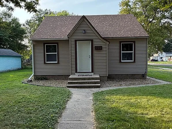 300 S 5th St, Marshall, MN 56258