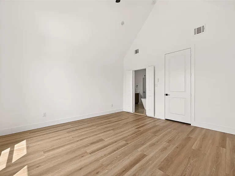7422 Maxroy St — Photo 21