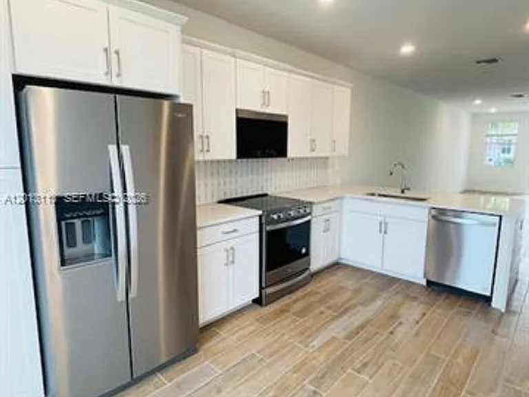 172 SW 171st Ln #Townhouse 172 — Photo 2