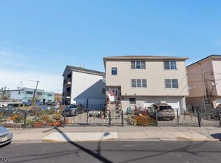 4 Saint Francis St, Newark, NJ 07105