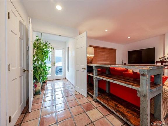 3rd image of 1701 Bay Blvd