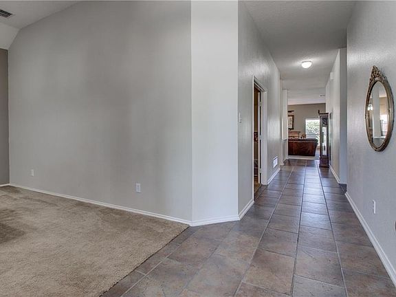 4th image of 1301 Winnipeg Dr