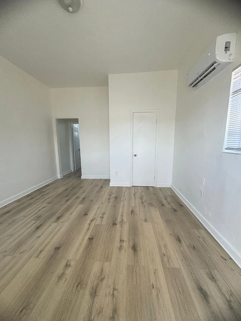 Photo 2 of 4 - 836 NW 10th St #1-4 - Hallandale Beach, FL Building Photo - 836 NW 10th St #1-4