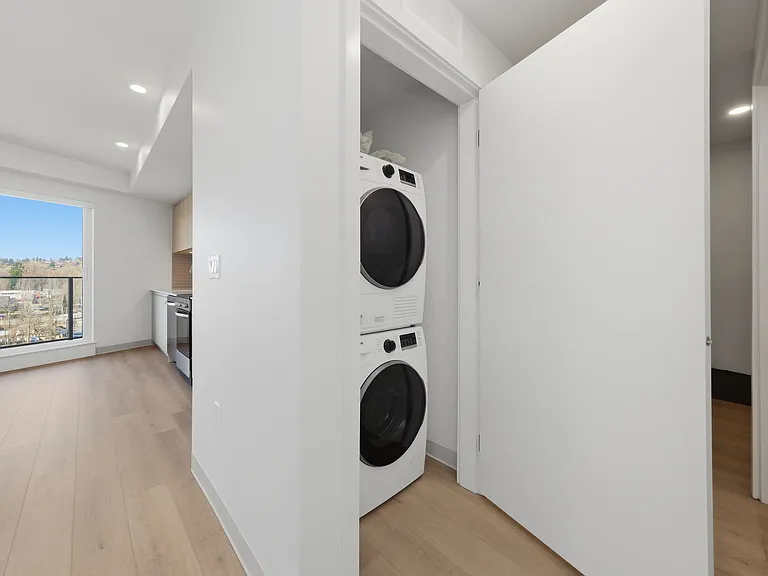 1529 Oxford St — Photo 126
