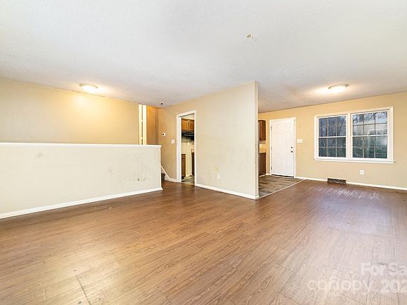 3rd image of 7126 Covecreek Dr