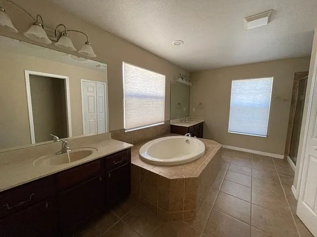 2463 Carnation Ct — Photo 8