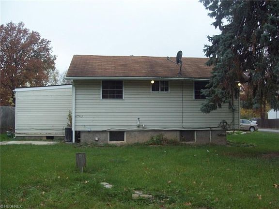 2nd image of 2260 Mayfield St