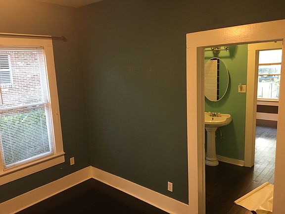 Mid bedroom