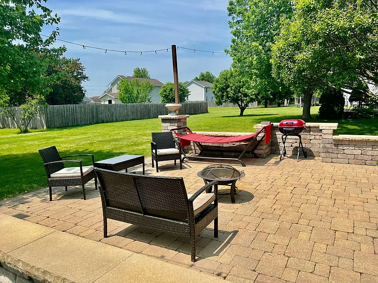 406 Wedgewood Ln — Photo 10