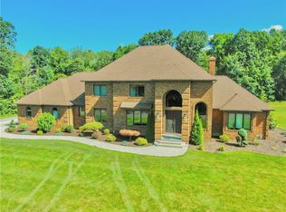 794 Club Dr, New Castle, PA 16105