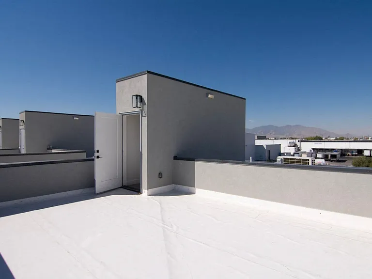 Central Heights Townhomes — Photo 48