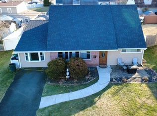 44 Cactus Rd, Levittown, PA 19057