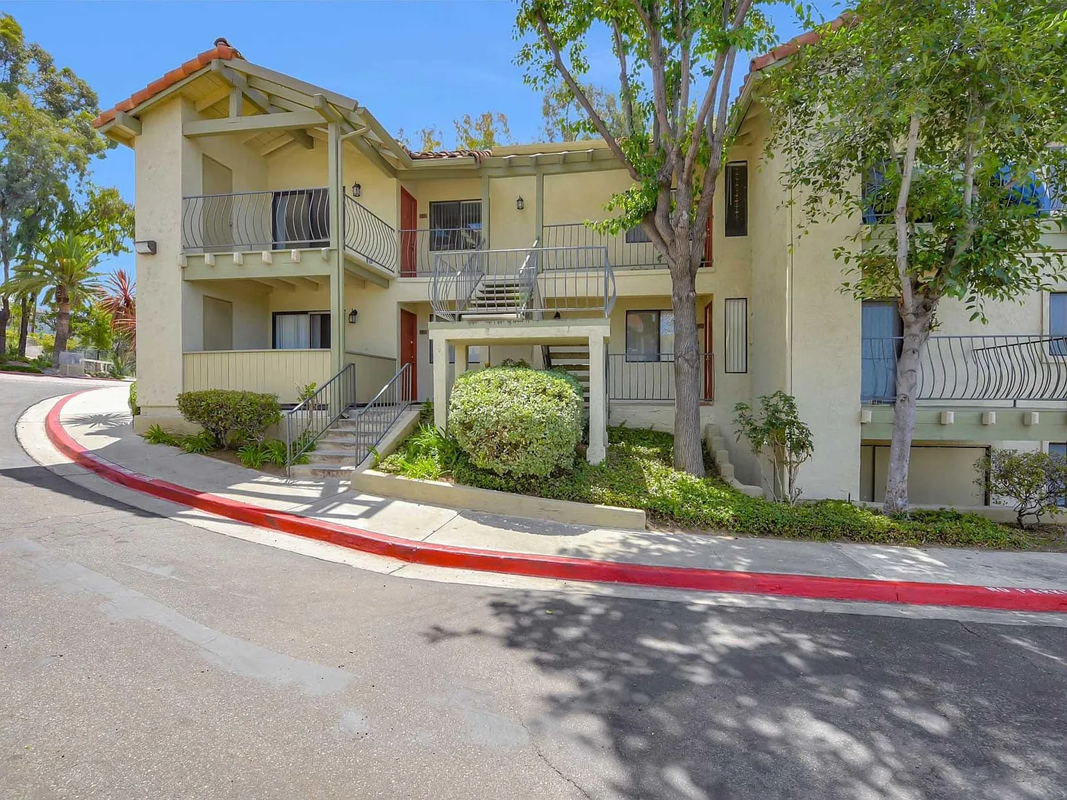 Summit Apartments — Photo 3