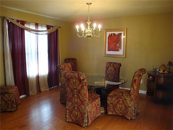 2nd image of 325 Shadowbrooke Cir