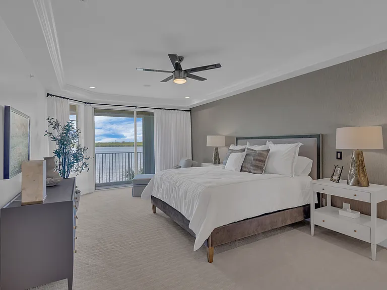 4866 S Harbor Dr #401 — Photo 11