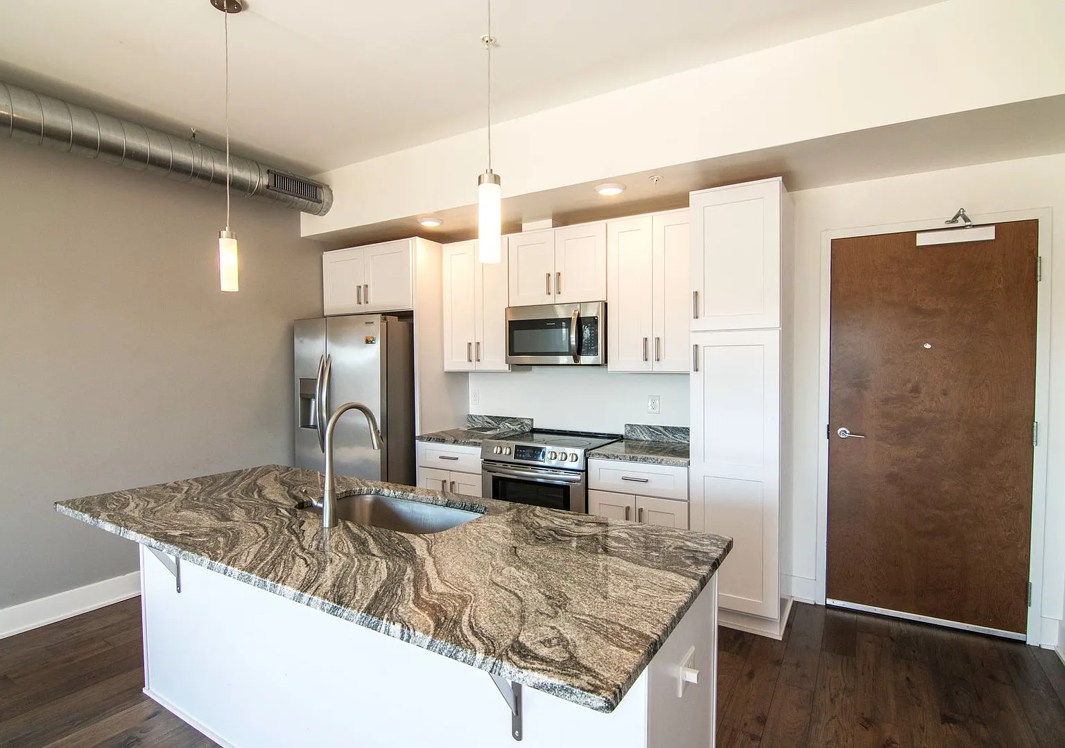 Old Trail Heights Apartments — Photo 2