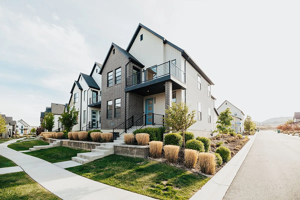 Building Photo - 2442 N Gotland Way