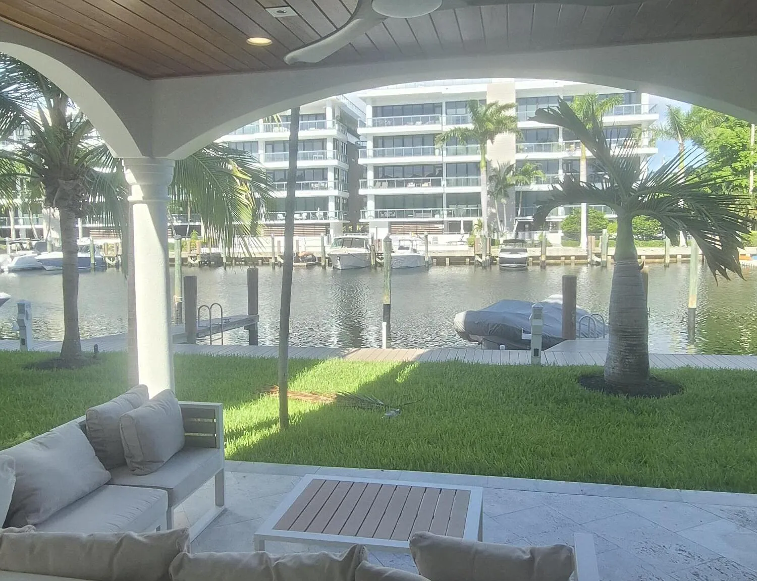 3 bed, 4.5 bath, 3928 sqft, $10,500 — Photo 1