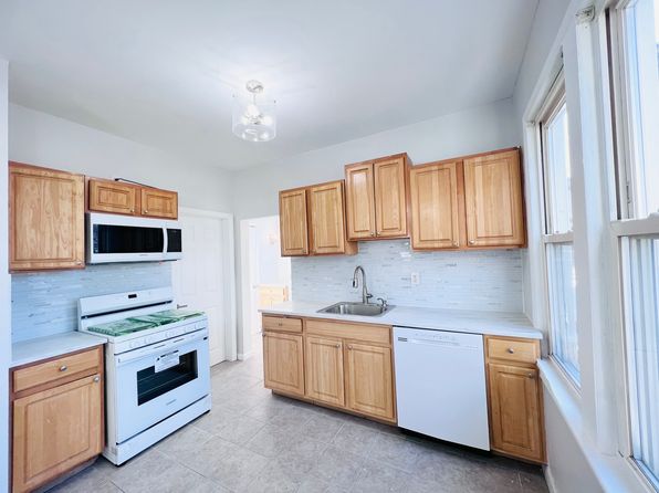 100 Dewey St FLOOR 1