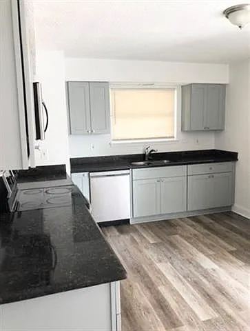 3 bed, 1.5 bath, 1204 sqft, $1,575 — Photo 3