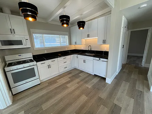 1305 Campus Ave Photo 1
