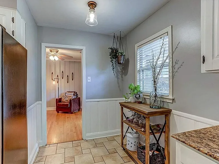 1663 Estate Dr — Photo 5