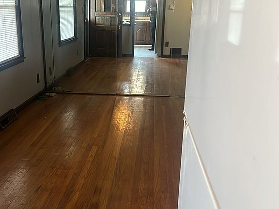 5th image of 1274 Applewood Ave