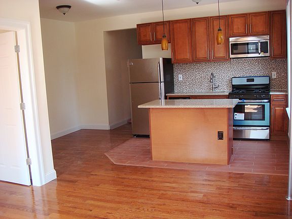 3rd image of 2588 34th St #4A