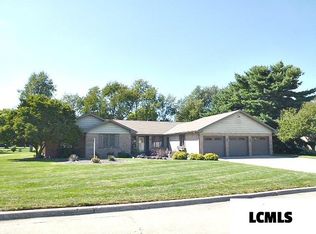 13 Pinehurst Rd, Lincoln, IL 62656