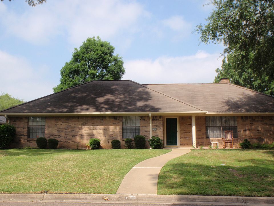1st image of 200 Lakewood Dr
