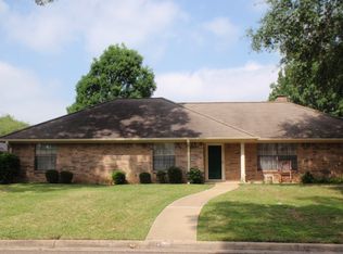 200 Lakewood Dr, Longview, TX 75604