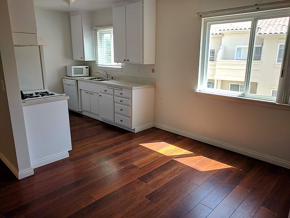 Kitchen / Dining Area