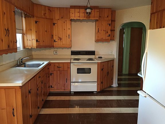 4th image of 64 Henderson St