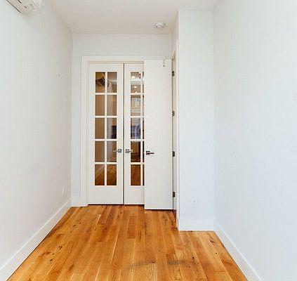 3rd image of 186 Suydam St #2T