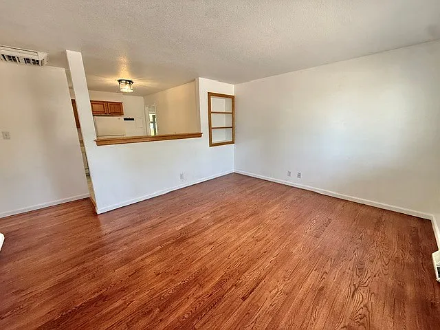 1422 W 100th Pl — Photo 2