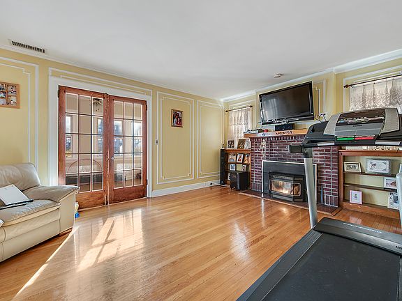 5th image of 204 Bradley Ave