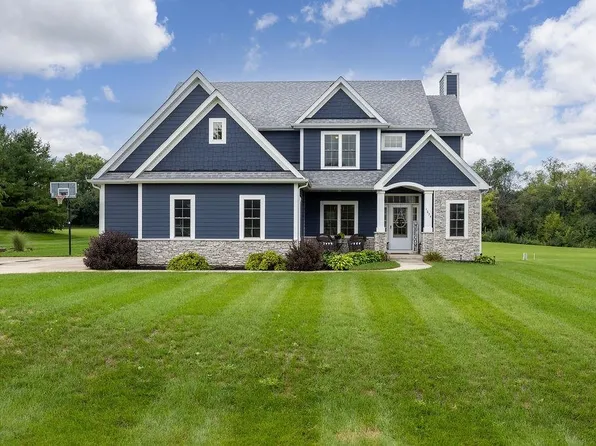 W4654 Pebble Dr, Elkhorn, WI 53121