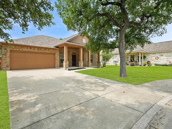 3rd image of 712 Algerita Dr