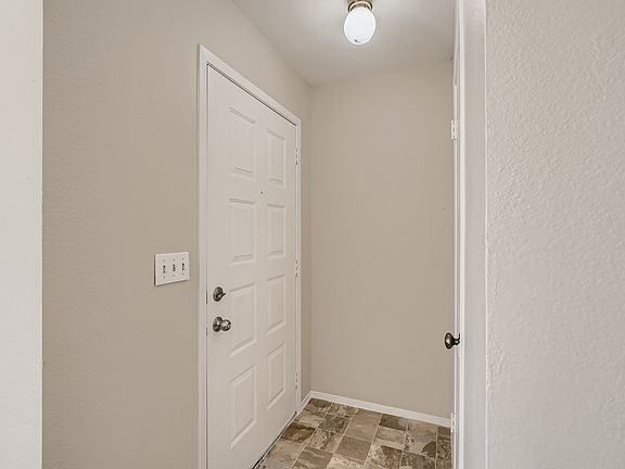 501 Sellers Place Henderson NV - Web Quality - 002 - 03 Foyer_04102026