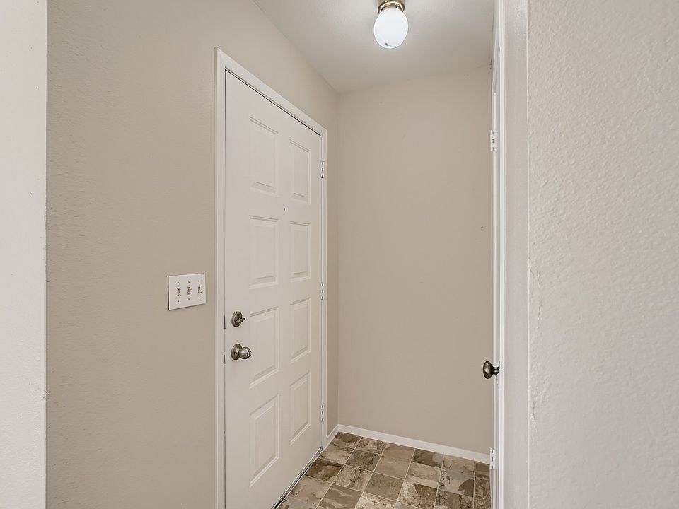 501 Sellers Place Henderson NV - Web Quality - 002 - 03 Foyer_04102026