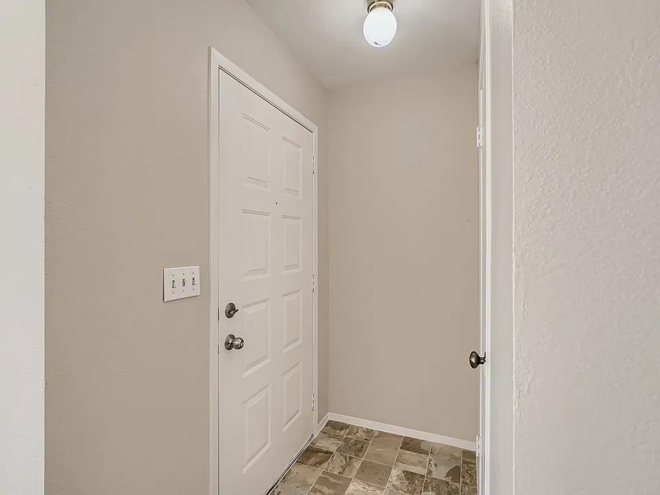 501 Sellers Place Henderson NV - Web Quality - 002 - 03 Foyer_04102026