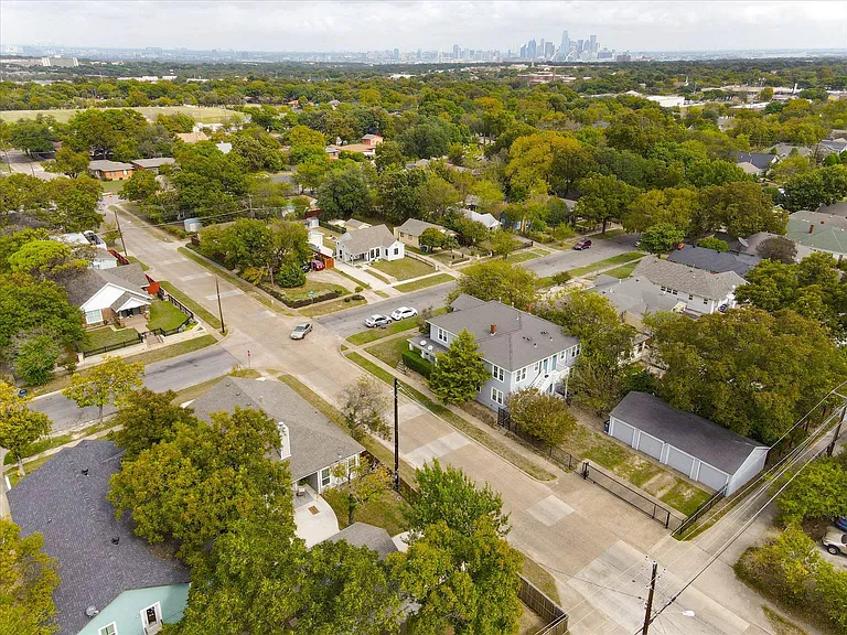 2700 Gladstone Dr — Photo 45