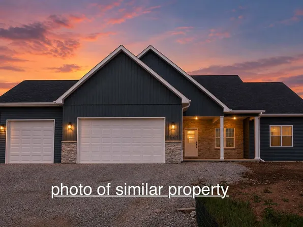 9832 S Bergamont Dr, Franklin, WI 53132