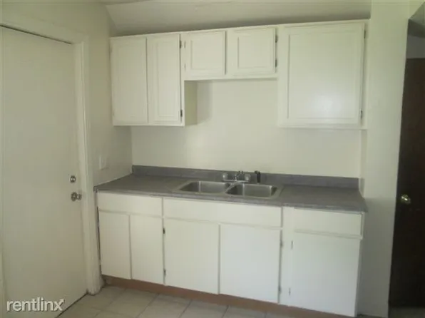 9939 S Van Vlissingen Rd, Chicago, IL 60617