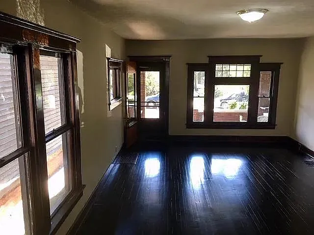 1624 Pleasant St — Photo 1