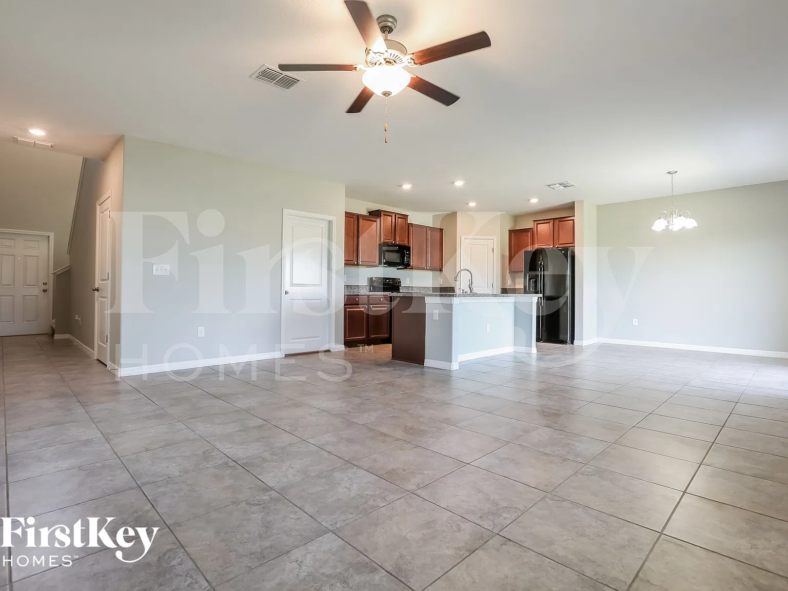 4 bed, 2.5 bath, 1914 sqft, $2,515 — Photo 3
