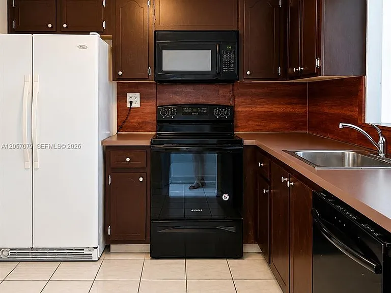 3600 NE 170th St #211 — Photo 8