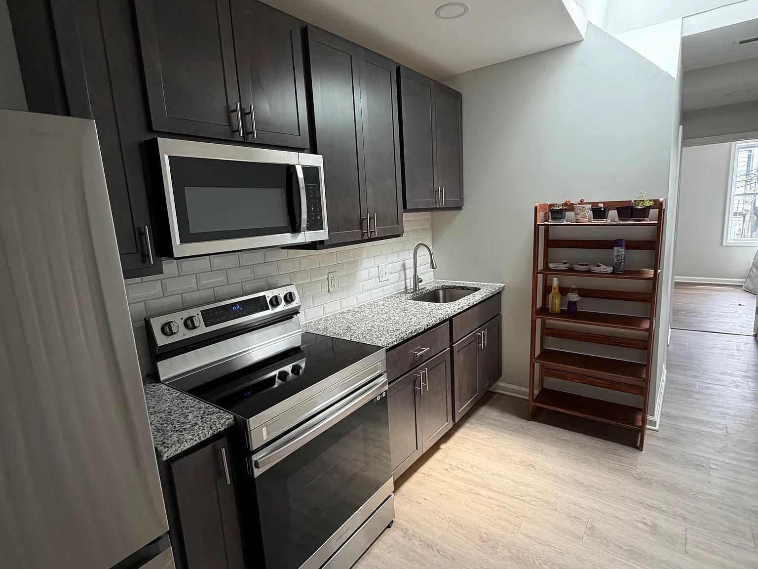 1 bed, 800 sqft, $1,300 — Photo 1