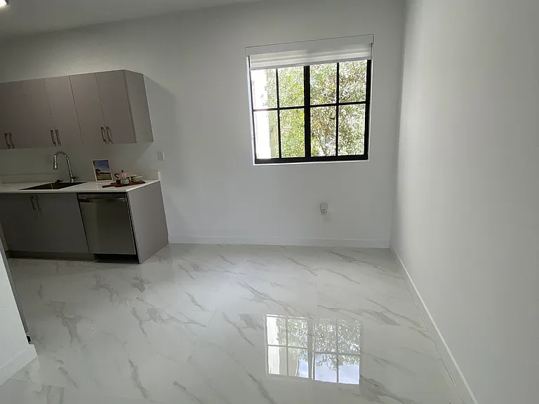 2304 E 4th Ave — Photo 4
