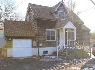 274 Old Commack Rd, Kings Park, NY 11754